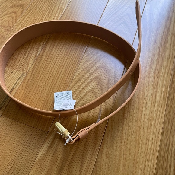 NWT brand new gap, leather belt with bamboo belt ring - Picture 2 of 2